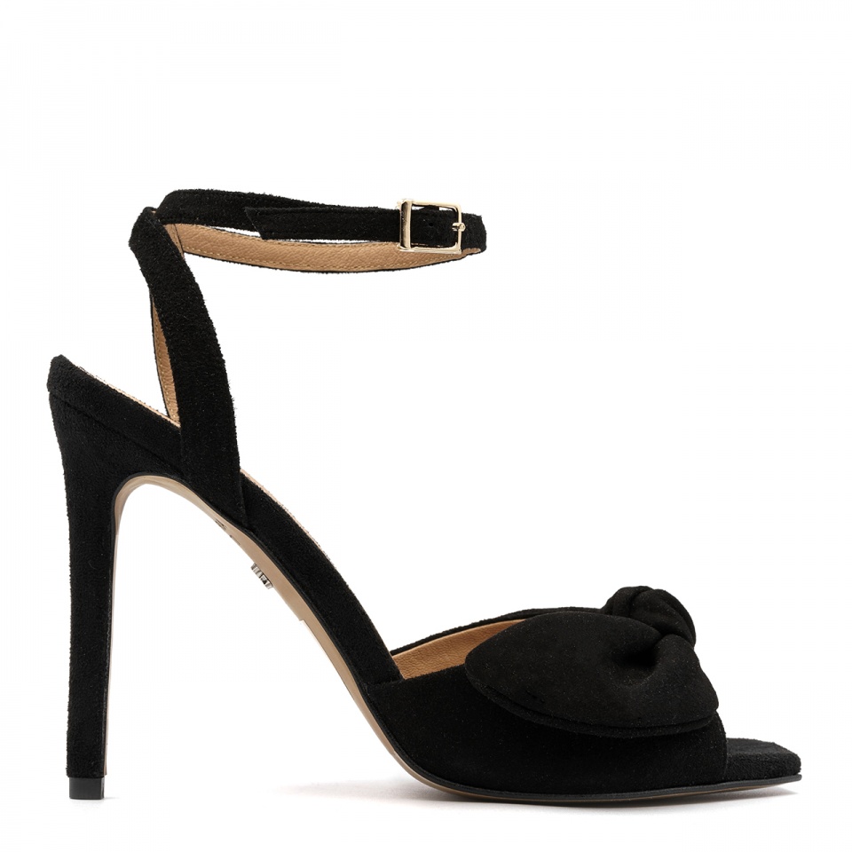 Czarne zamszowe sandały z kokardą 5AD001816225L