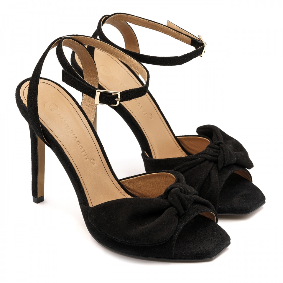 Czarne zamszowe sandały z kokardą 5AD001816225L