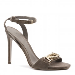 Mocca zamszowe sandały z łańcuchem 5AD001813524L