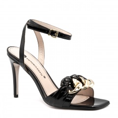 Czarne lakierowane sandały 5AD6936523L