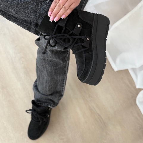 Czarne wiązane botki na platformie sohimmo 280E