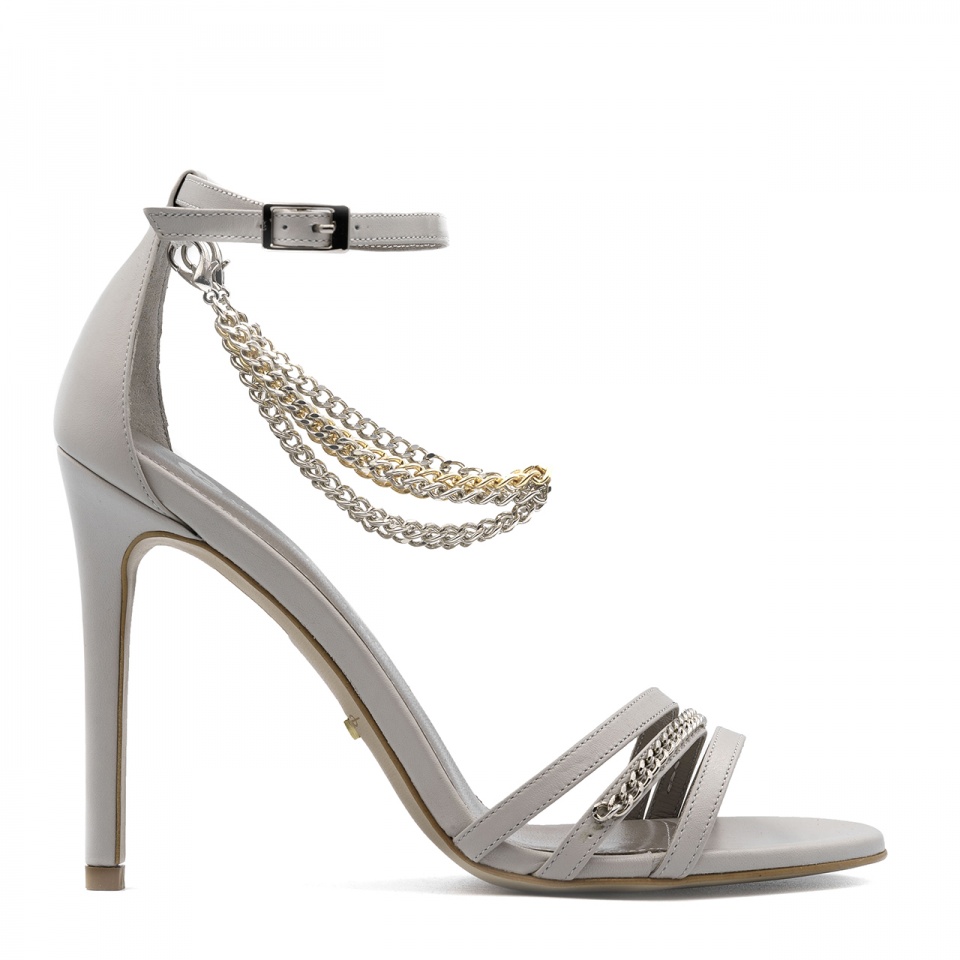 Szare sandały z łańcuszkiem 5AD001812323L