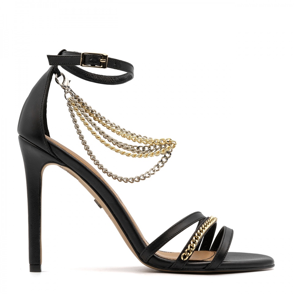 Czarne sandały z łańcuszkiem 5AD001812323L2
