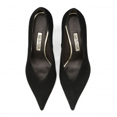 Czarne zamszowe szpilki z długim czubem 142B