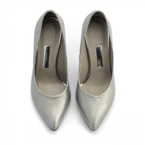 Perłowo-szare skórzane czółenka na słupku 111C