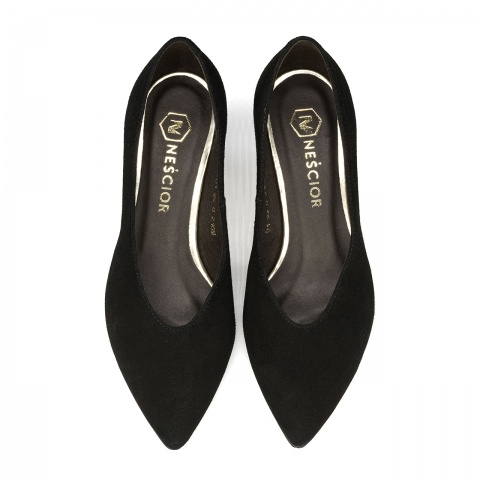 Czarne zamszowe cz&oacute;łenka 210M