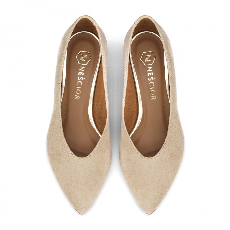 Beżowe zamszowe czółenka 210M