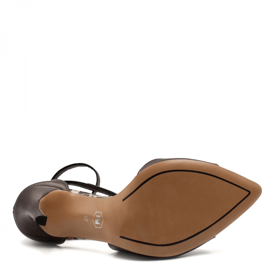 Czekoladowe skórzane szpilki z paskiem i panterą 121H