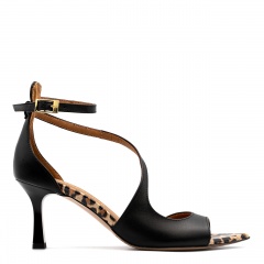 Czarne skórzane sandały w szpic i panterą 299B