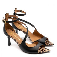 Czarne skórzane sandały w szpic i panterą 299B