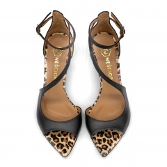 Czarne skórzane sandały w szpic i panterą 299B