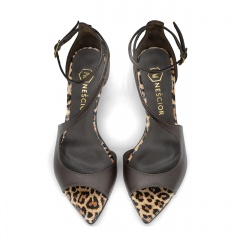 Czekoladowe skórzane sandały w szpic i panterą 299B