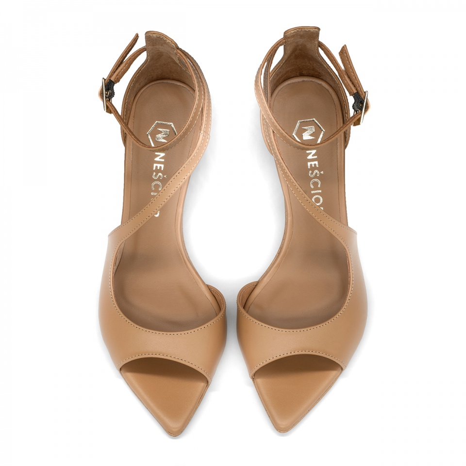 Karmelowe skórzane sandały w szpic 299B