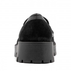 Czarne welurowe półbuty na grubym spodzie 241N