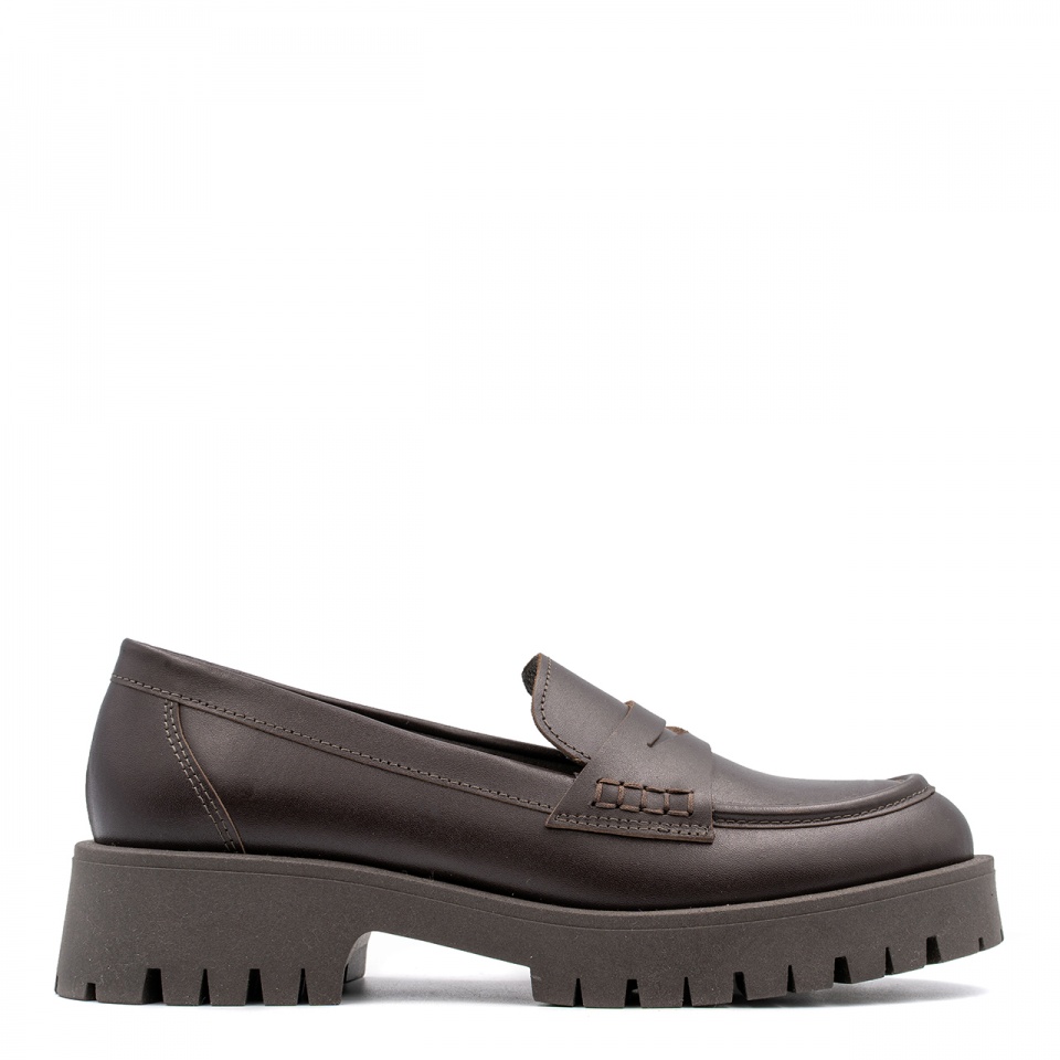 Czekoladowe półbuty na grubym spodzie 241N