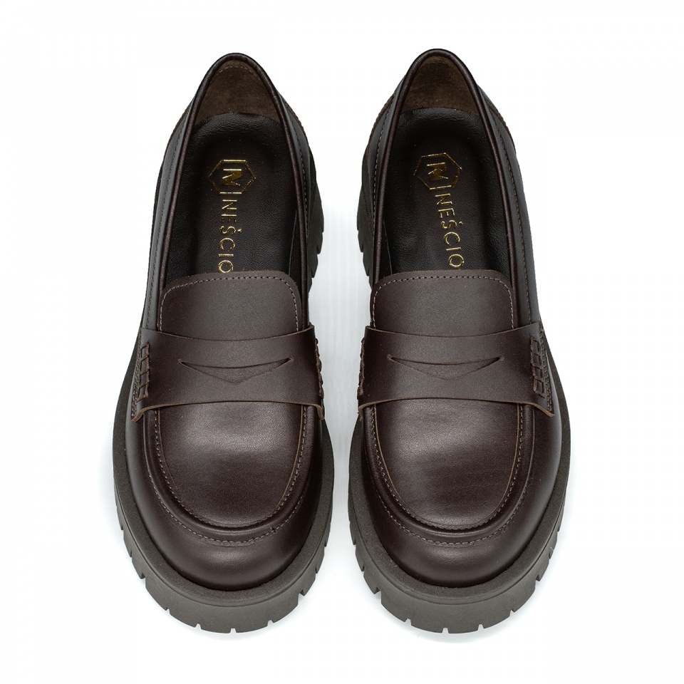 Czekoladowe półbuty na grubym spodzie 241N