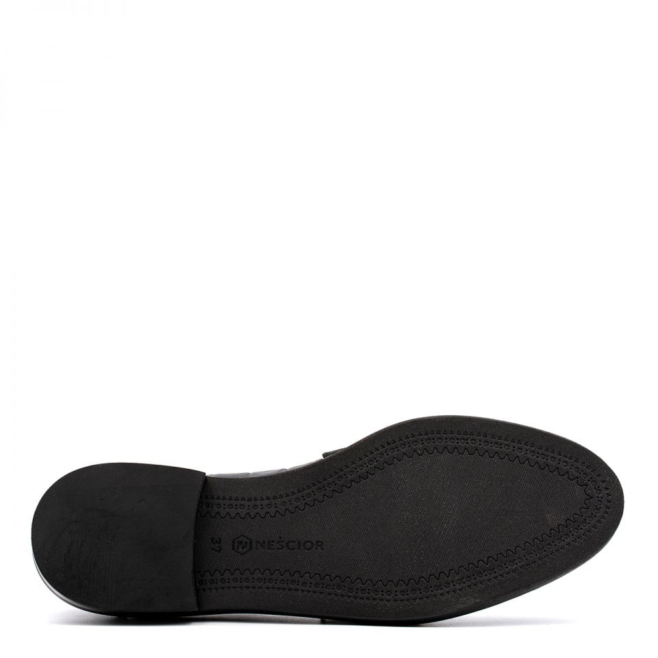 Czarne skórzane półbuty w krokodyli wzór 44N