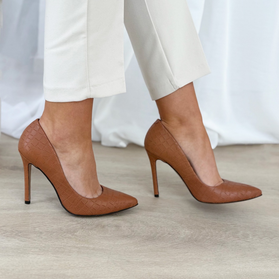 Koniakowe skórzane szpilki w krokodyli wzór 101W