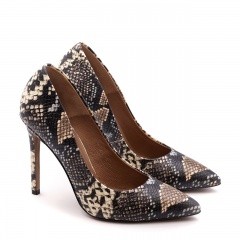 Koniakowe skórzane szpilki w krokodyli wzór 101W