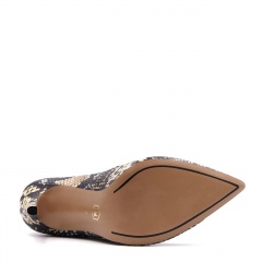 Koniakowe skórzane szpilki w krokodyli wzór 101W