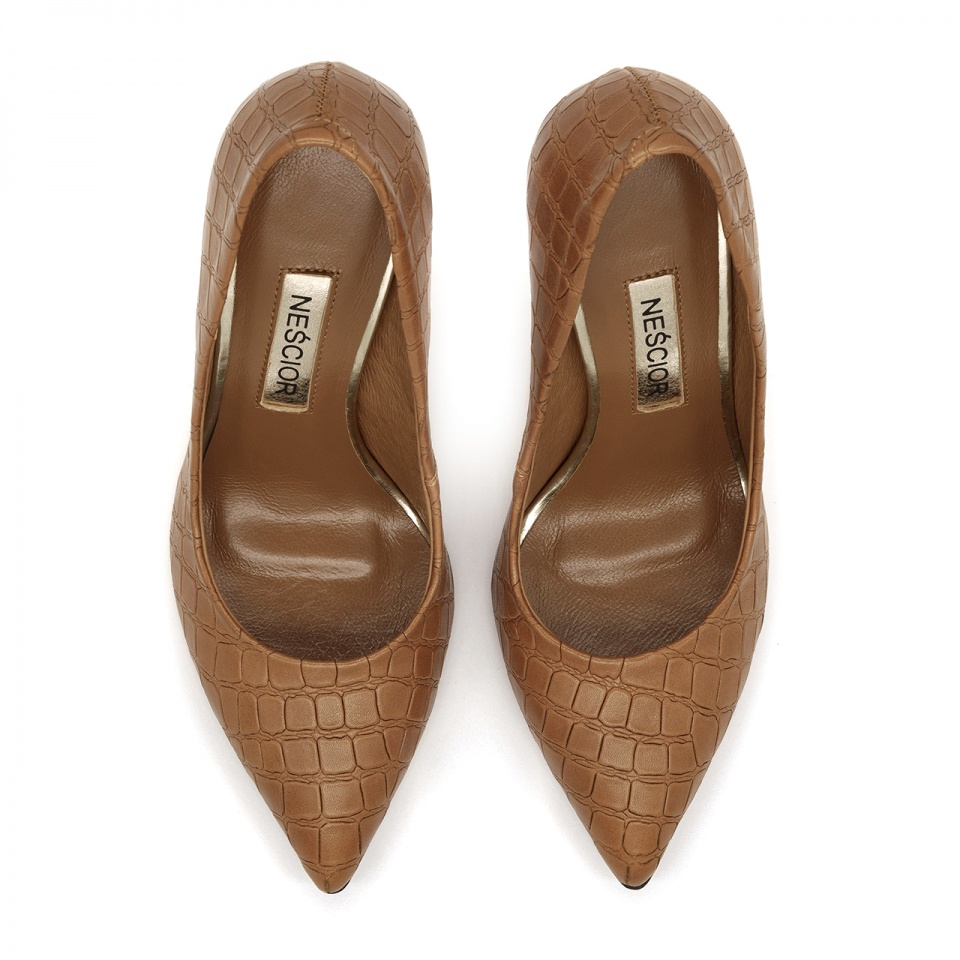Koniakowe skórzane szpilki w krokodyli wzór 101W