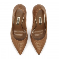 Koniakowe skórzane szpilki w krokodyli wzór 101W