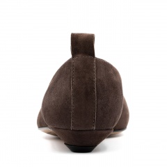 Czekoladowe zamszowe baleriny w szpic 298B