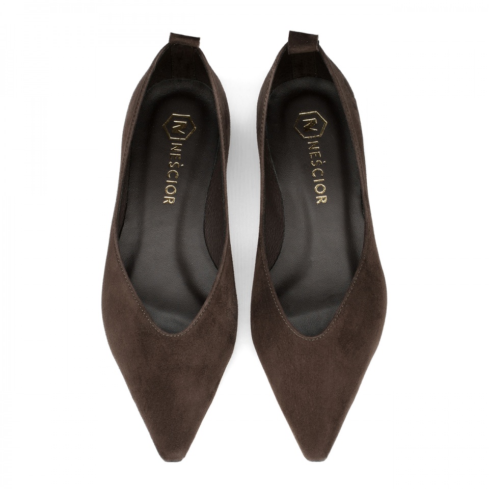 Czekoladowe zamszowe baleriny w szpic 298B