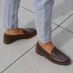 Brązowe skórzane półbuty w krokodyli wzór 44N