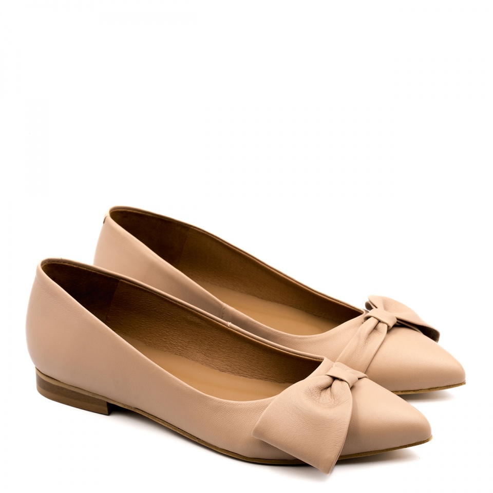 Beżowe skórzane baleriny z kokardą 305K