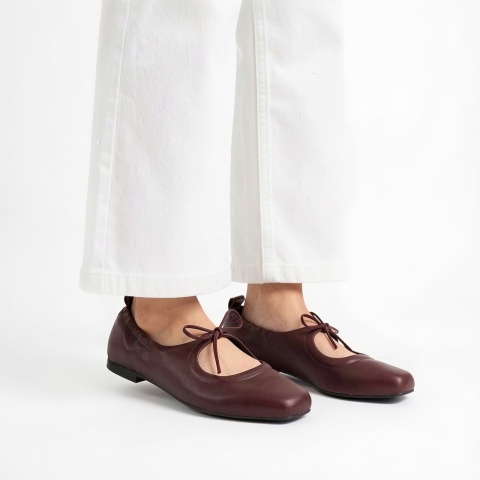 Bordowe wiązane sk&oacute;rzane baleriny z gumką 294B