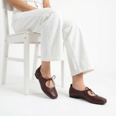 Bordowe wiązane skórzane baleriny z gumką 294B