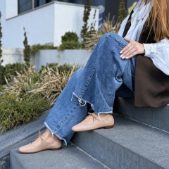 Beżowe wiązane skórzane baleriny z gumką 294B