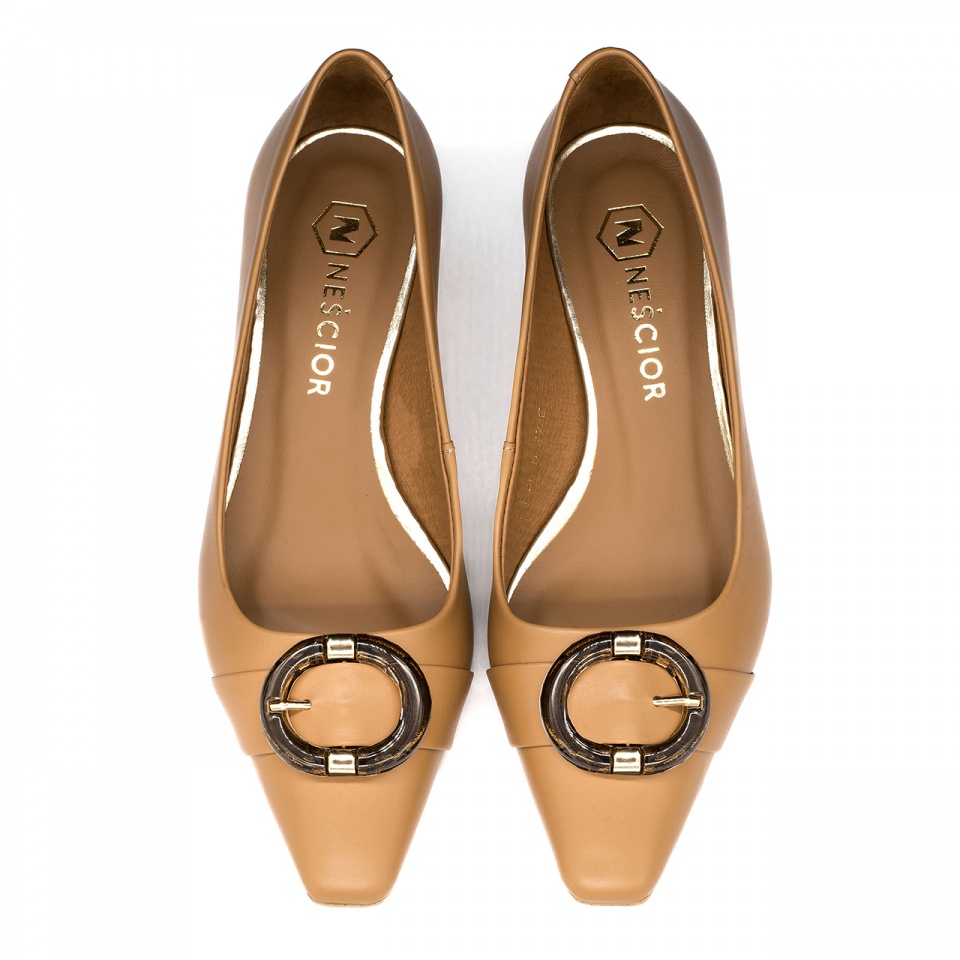 Karmelowe czółenka z kwadratowym noskiem 277C