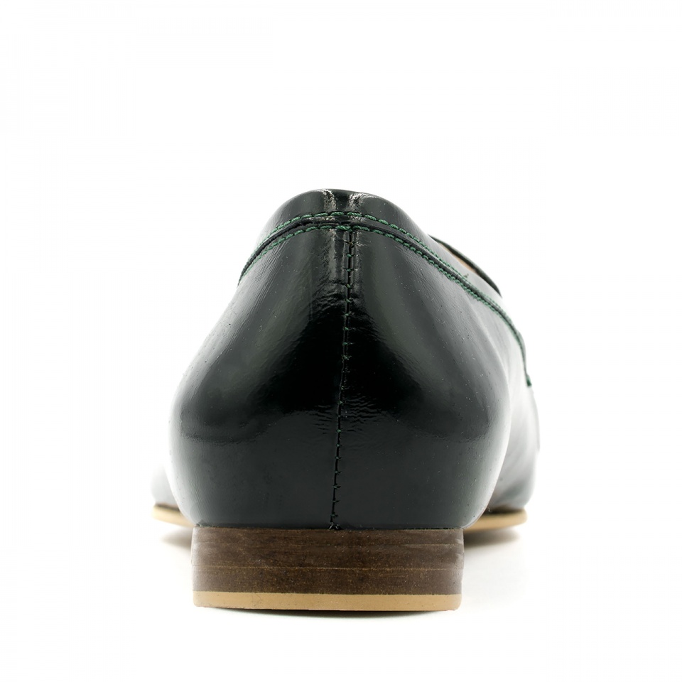 Zielone lakierowane półbuty 7SM5161A