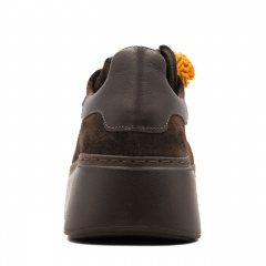 Brązowe sneakersy z frędzlami 237W