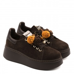 Brązowe sneakersy z frędzlami 237W