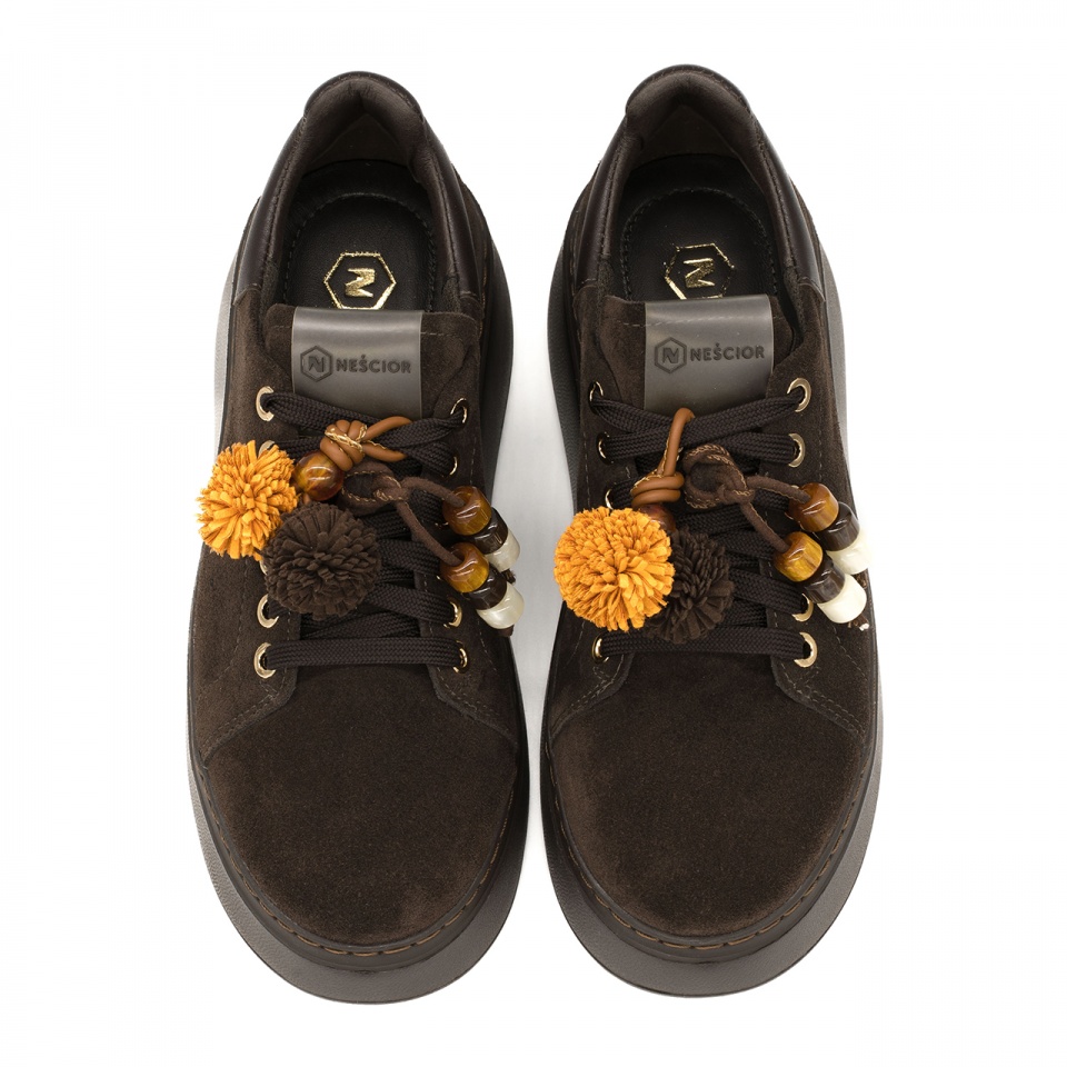 Brązowe sneakersy z frędzlami 237W