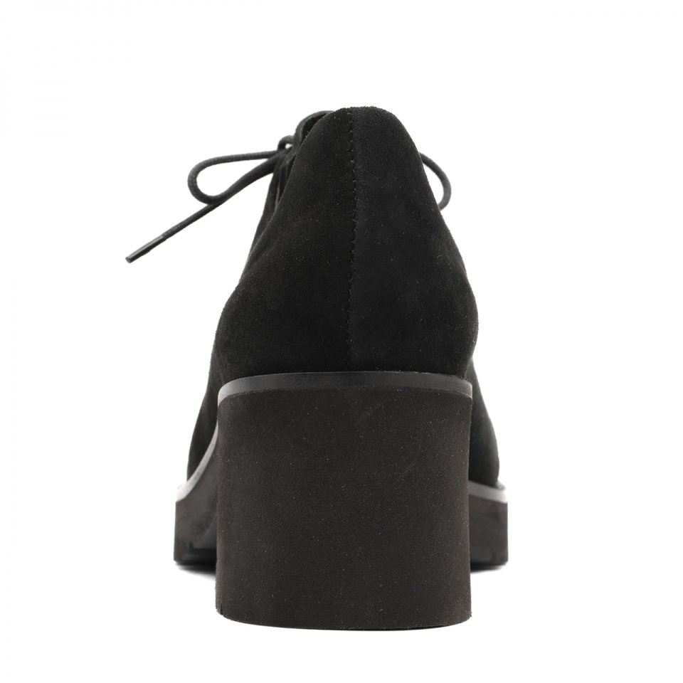 Czarne welurowe półbuty 7SM4035A