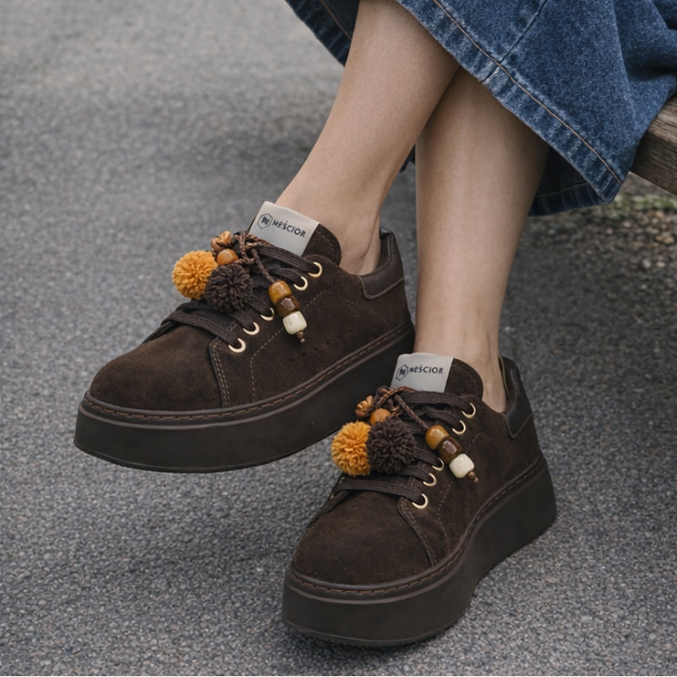 Brązowe sneakersy z frędzlami 237W