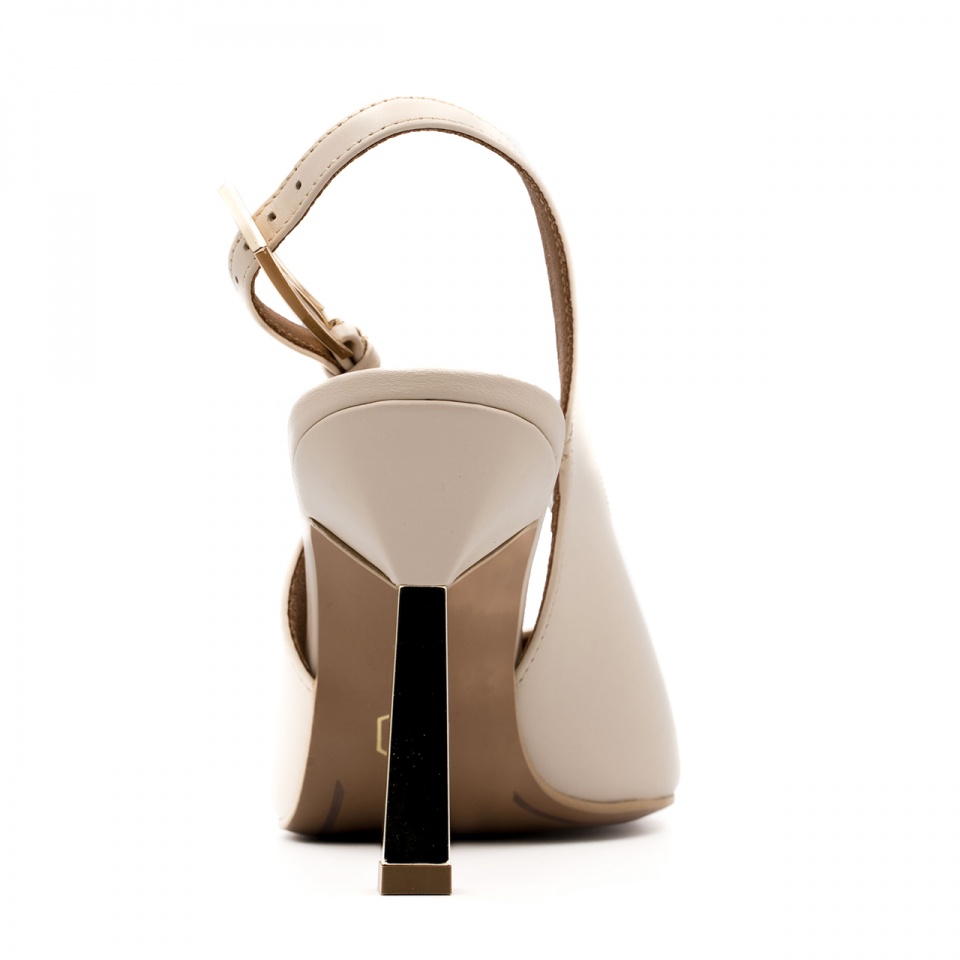 Beżowe czółenka z klamrą 231P