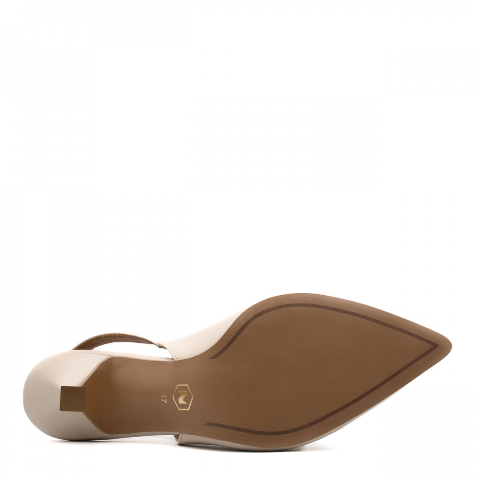 Beżowe czółenka z klamrą 231P