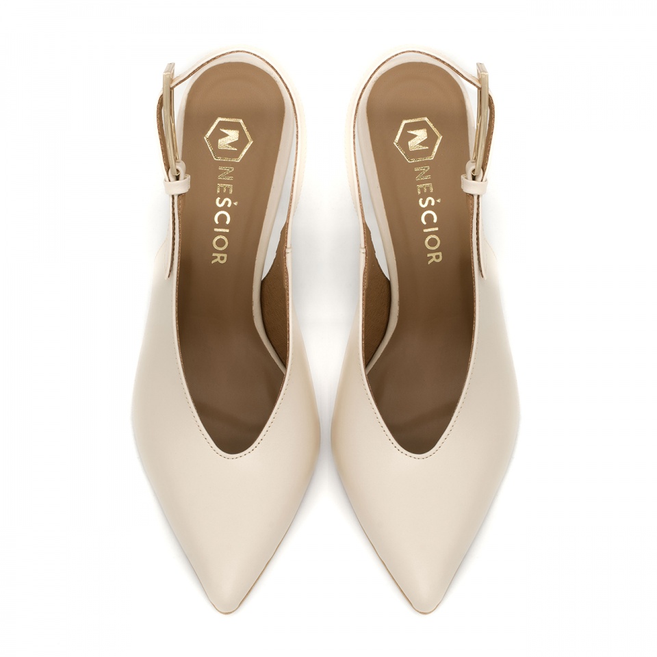 Beżowe czółenka z klamrą 231P