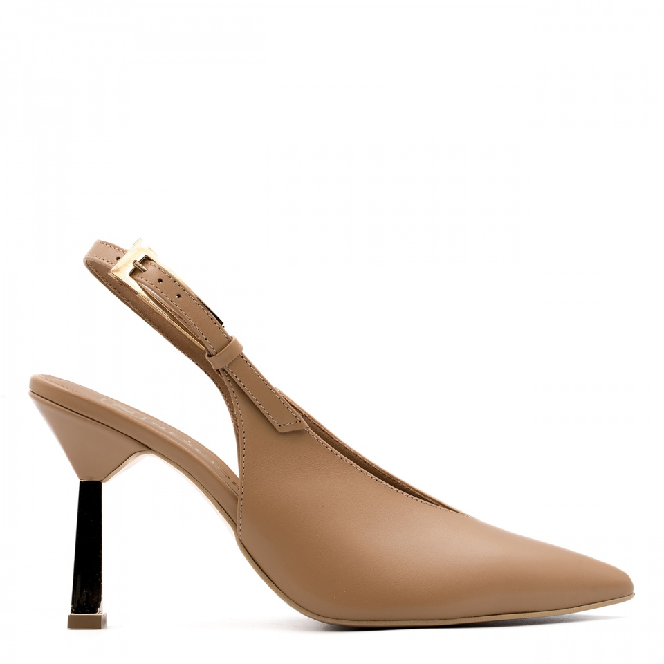 Karmelowe czółenka z klamrą 231P