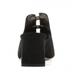 Czarne welurowe klapki 5AD0269619L