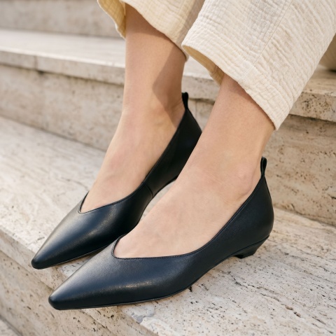 Czarne skórzane baleriny w szpic 298B