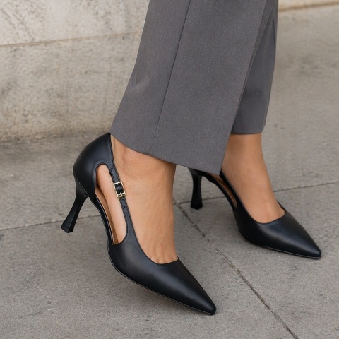 Czarne cz&oacute;łenka z wycięciem 304A