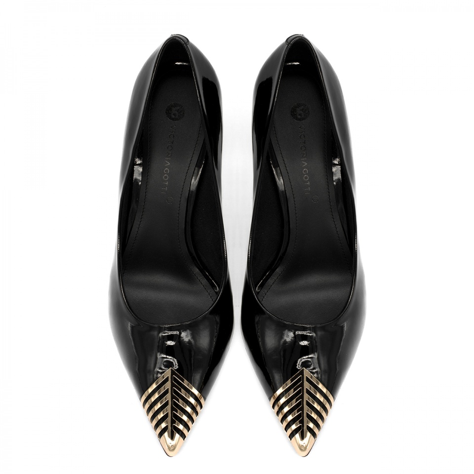 Czarne lakierowane szpilki 5AD1012