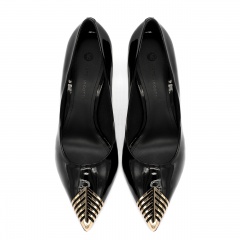 Czarne lakierowane szpilki 5AD1012