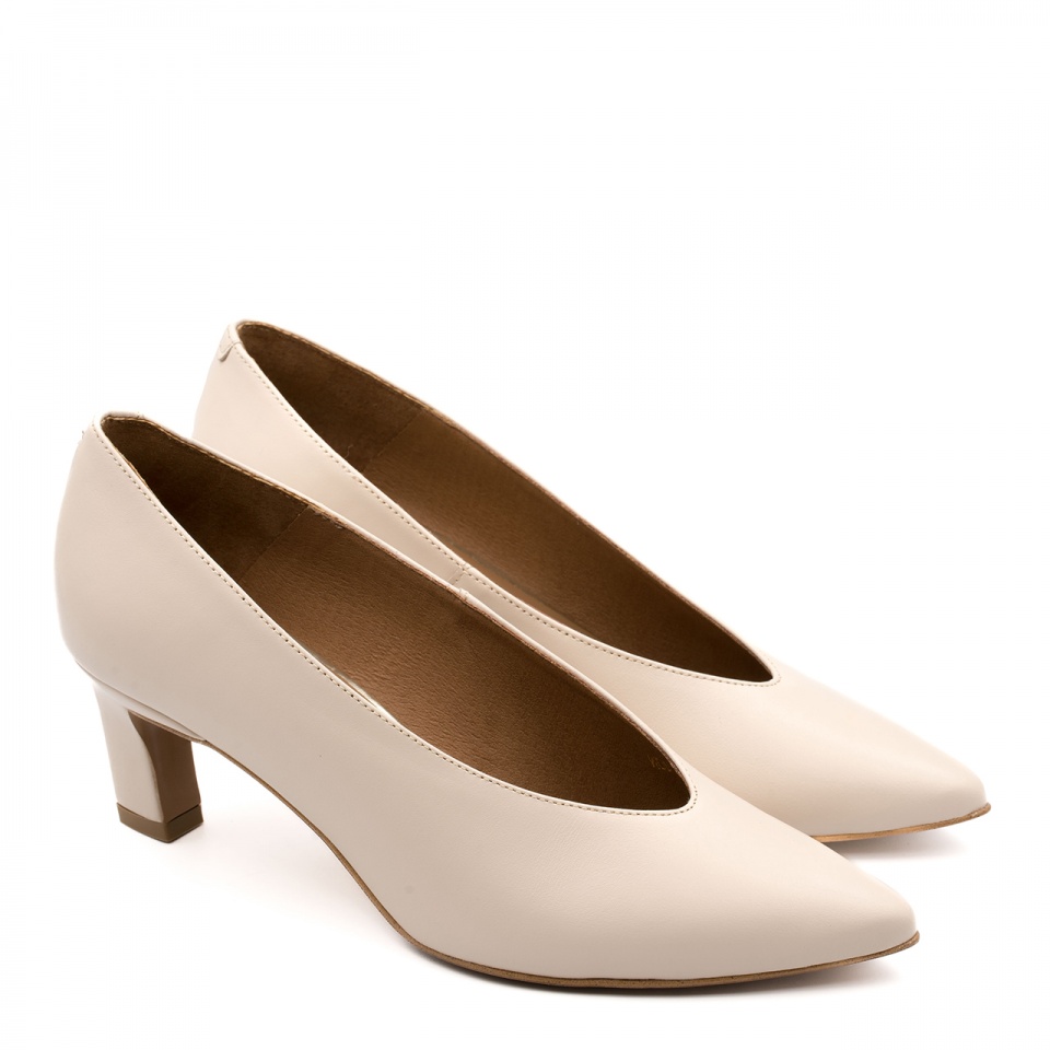 Beżowe skórzene czółenka 210M